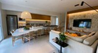 🔴 Ambientes integrados continuam transformando a… | Forma de viver a casa
