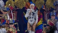 ⚡ Xuxa rebate críticas a look… | Usado em turnê e manda recado para haters