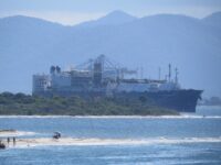 🎯 Navio é atingido por projétil… | Perto de Omã em meio à expectativa de novos ataques dos EUA e Israel ao Irã
