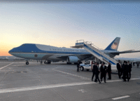 🎯 Rubio e Bessent ficaram no… | Air Force One quando Trump trocou de avião