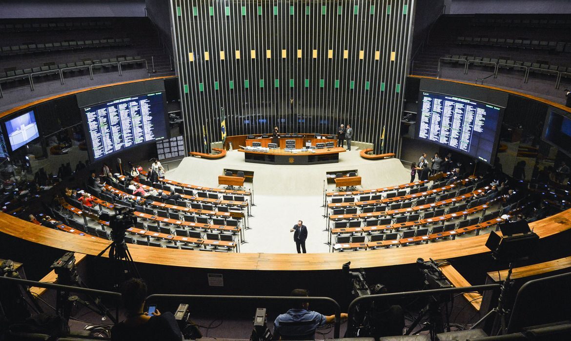 🎯 Centrão não se compromete e… | Quer “bancada forte”, diz especialista
