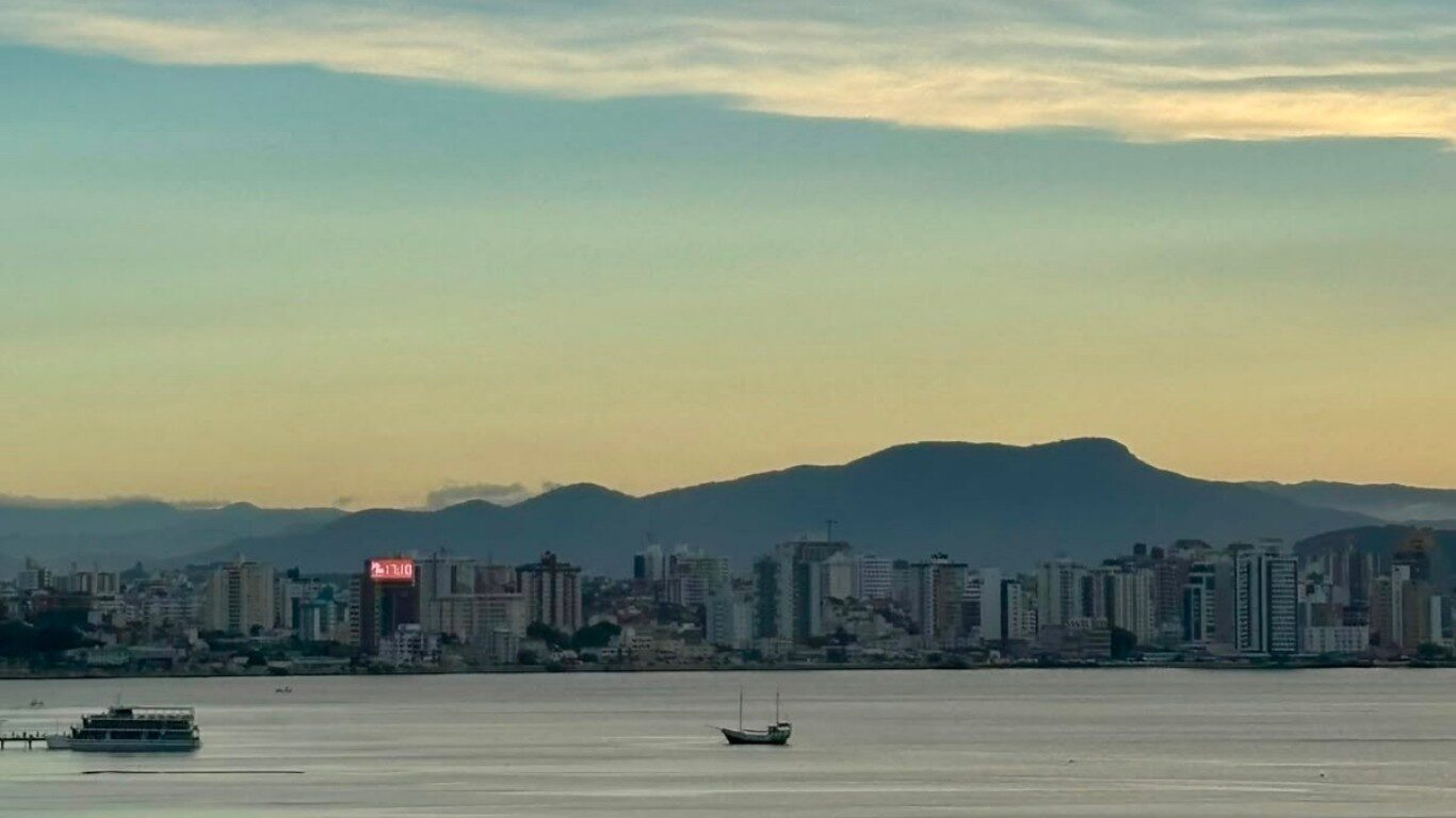 💥 Após fortes ventos, SC terá… | Tempo firme e temperaturas que superam 30°C no fim de semana