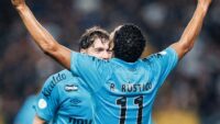 ⚡ Autor de gol do Santos,… | Rony surpreende com novo nome no uniforme